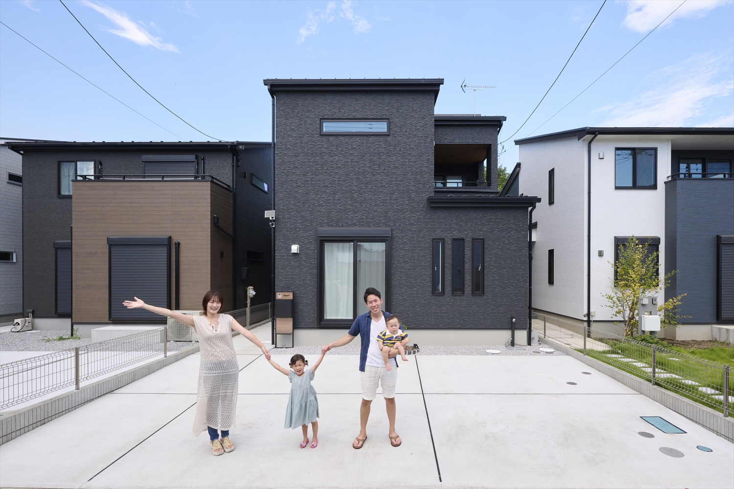 家族が広々と過ごせる快適な住まいのイメージ画像